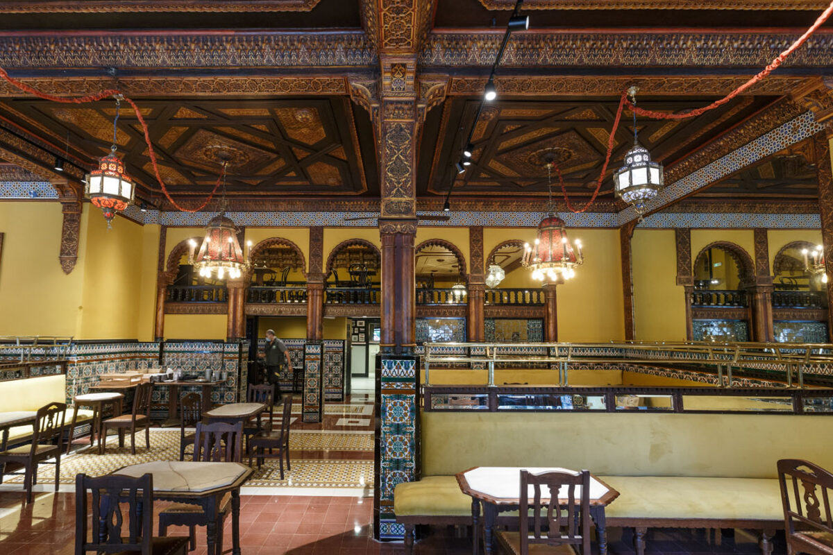伊魯納咖啡館 Café Iruña
