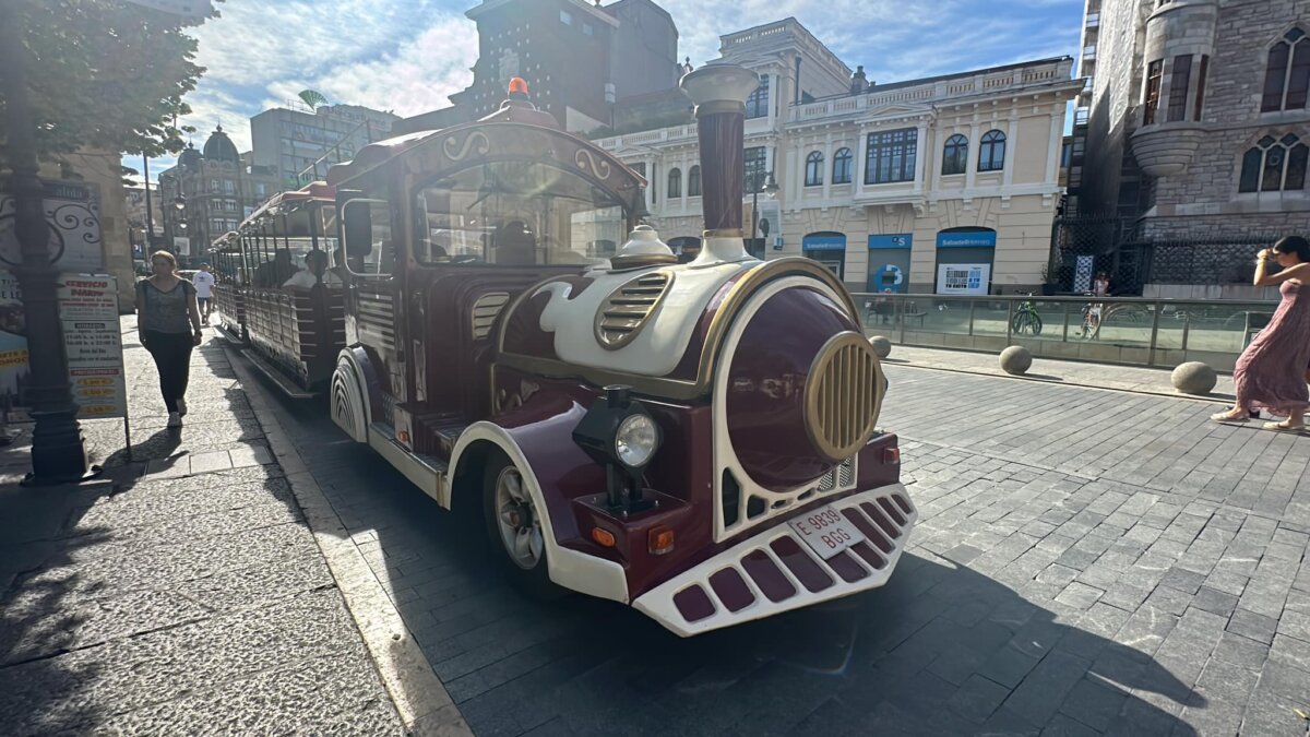 León 主街行人徒步區 & 小火車