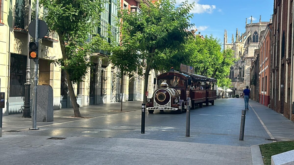 León 主街行人徒步區 & 小火車