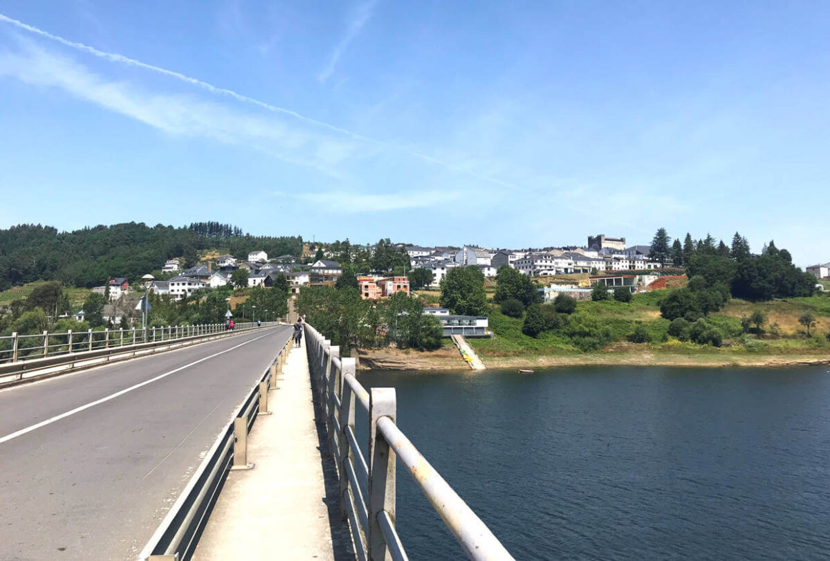 橫跨米紐河的四代橋