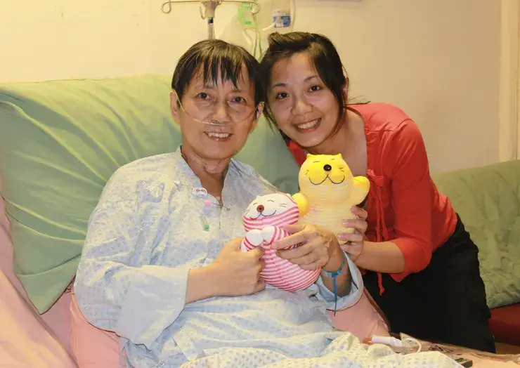 與媽媽於和信治癌中心醫院合影,藝術治療後訪談