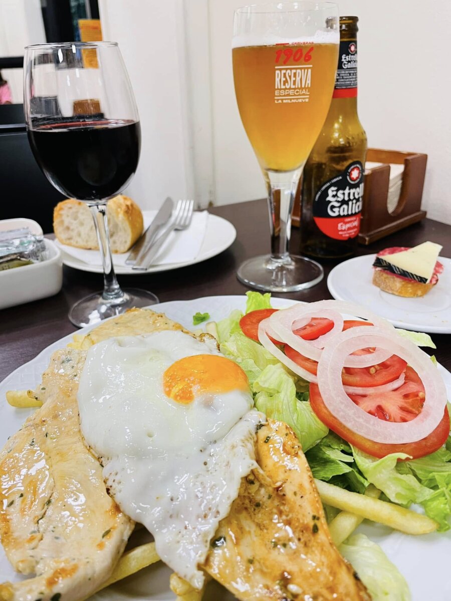 Pontevedra 街邊 Bar 的豐盛晚餐