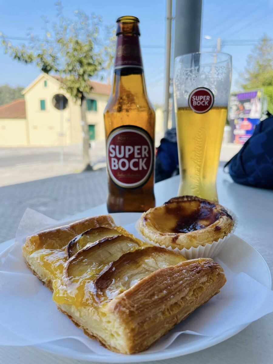 葡萄牙之路沿途 Bar 的 Super Bock 啤酒、蘋果派與葡式蛋塔