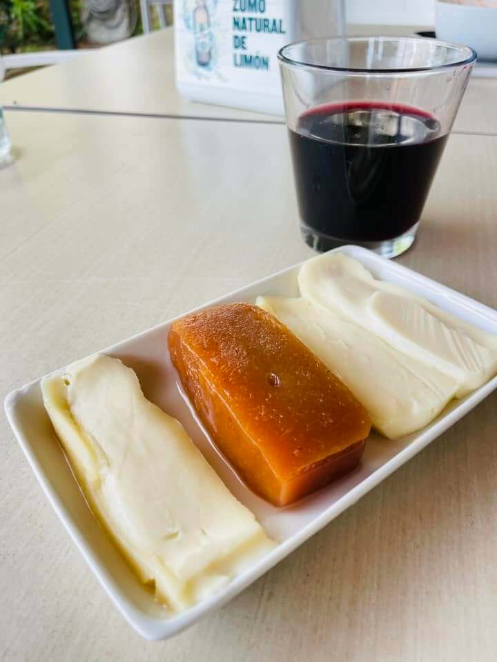西班牙甜點榲桲醬起司 Quince cheese，外觀近似烏魚子