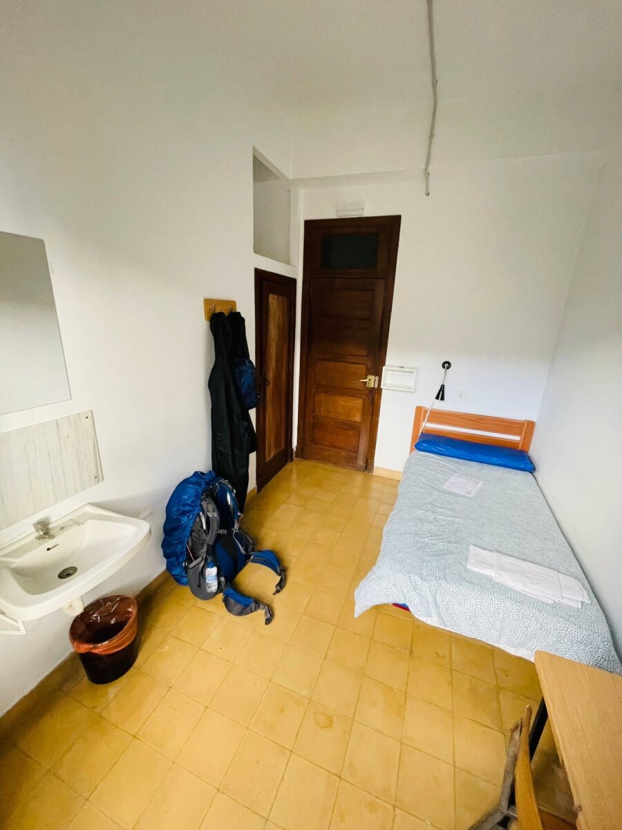 Albergue Seminario Menor 朝聖者旅館房間內部