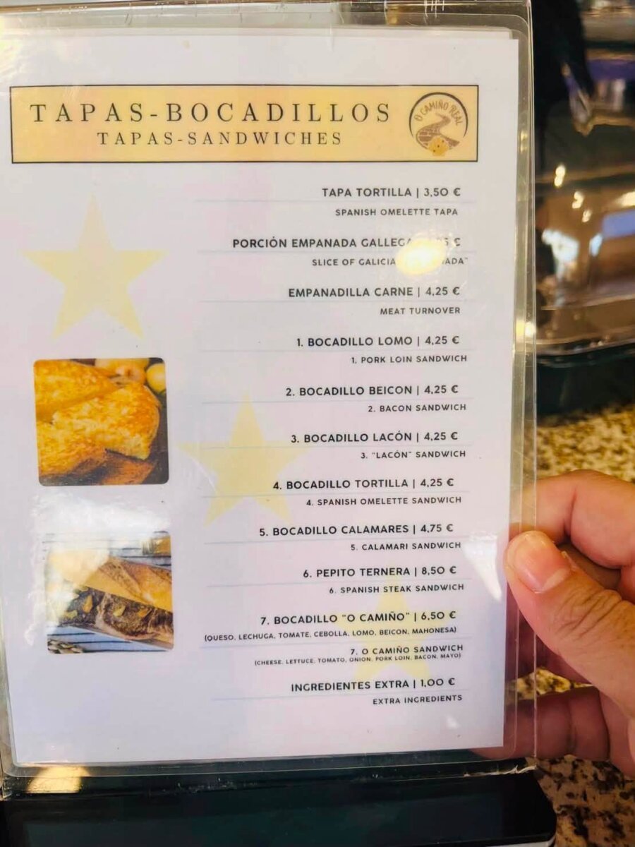 Bar O Camiño Real 的 Tapas 和三明治菜單，Bocadillo O Camiño 標價 6.50 歐元